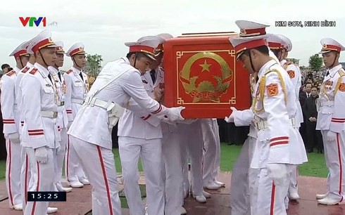 Chủ tịch nước Trần Đại Quang trở về đất mẹ - Ảnh 17.