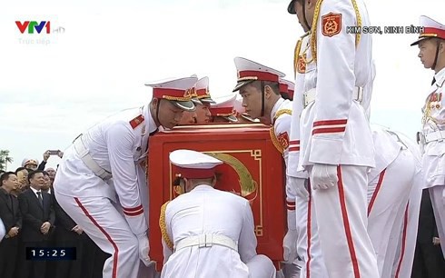 Chủ tịch nước Trần Đại Quang trở về đất mẹ - Ảnh 16.