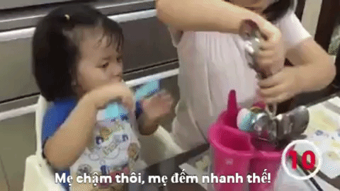 Biểu cảm siêu đáng yêu của các nhóc tỳ nhà sao Việt khi chơi thử thách “10 giây xắn tay” - Ảnh 8.