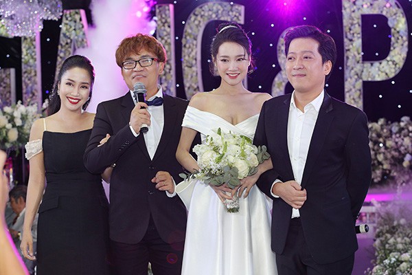 MC đám cưới của Nhã Phương chính là cô gái Trường Giang yêu đơn phương 17 năm trước - Ảnh 1.