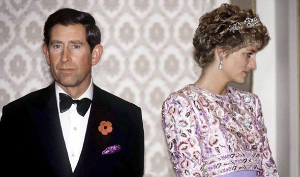 Hé lộ khoảnh khắc cuối cùng đánh dấu cuộc hôn nhân chấm hết giữa Công nương Diana và Thái tử Charles - Ảnh 2.