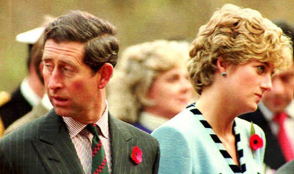 Hé lộ khoảnh khắc cuối cùng đánh dấu cuộc hôn nhân chấm hết giữa Công nương Diana và Thái tử Charles - Ảnh 1.