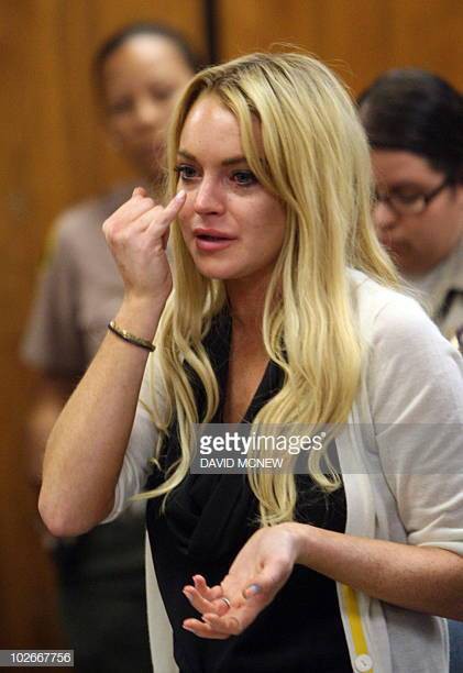 Gọi gia đình người vô gia cư là buôn trẻ em, Lindsay Lohan nhận ngay một cú đấm  - Ảnh 2.