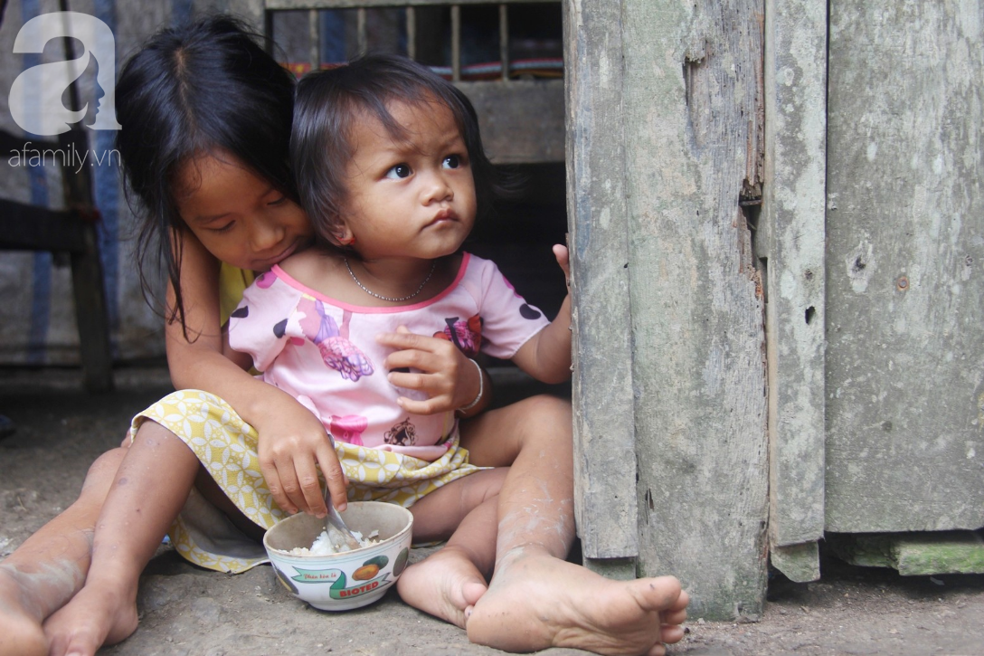 Hai lần đẻ rớt tại nhà, 4 đứa trẻ đói ăn bên người mẹ bầu 8 tháng không thể mượn được 500 ngàn để đi bệnh viện - Ảnh 6.