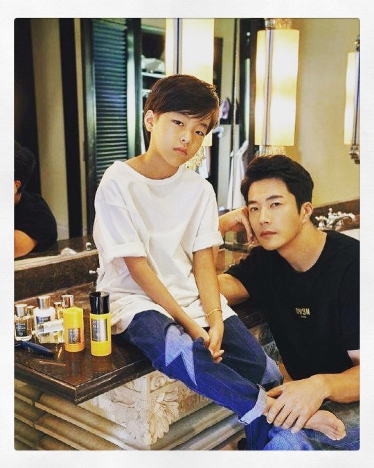 Phát cuồng vì con trai tài tử Kwon Sang Woo: 9 tuổi mà quá điển trai, khí chất không kém gì minh tinh - Ảnh 1.