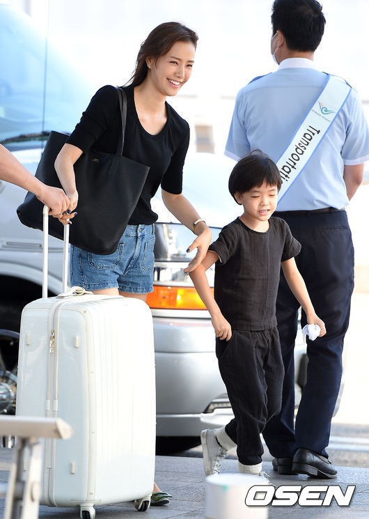Phát cuồng vì con trai tài tử Kwon Sang Woo: 9 tuổi mà quá điển trai, khí chất không kém gì minh tinh - Ảnh 3.