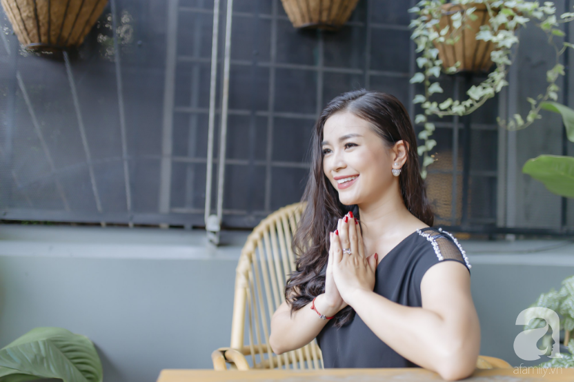 Diệu Thúy Dốc sương mù bỏ showbiz, trở thành phi công: Bước ra khỏi ánh hào quang, bay giữa những làn mây để tìm chính mình - Ảnh 4. Diệu Thúy Dốc sương mù bỏ showbiz, trở thành phi công: Bước ra khỏi ánh hào quang, bay giữa những làn mây để tìm chính mình - Ảnh 4.