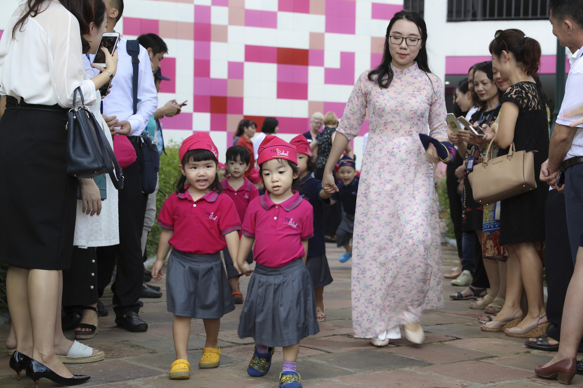 Buổi lễ khai giảng đẳng cấp, ngập sắc hồng của TH School - ngôi trường quốc tế hiện đại nhất thủ đô Hà Nội - Ảnh 14.