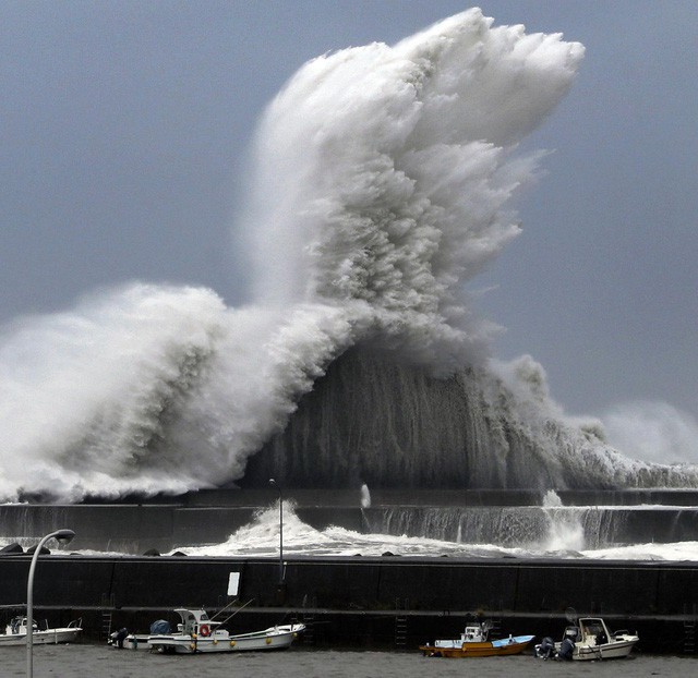 Siêu bão mạnh nhất ¼ thế kỷ đổ bộ, Nhật Bản bị tàn phá như trải qua thảm họa kép động đất, sóng thần năm 2011 - Ảnh 11.