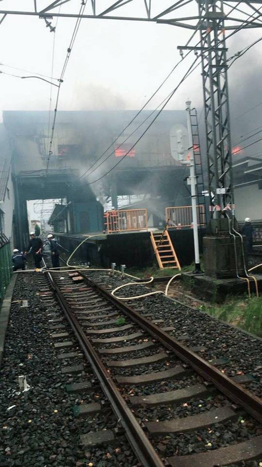 Siêu bão mạnh nhất ¼ thế kỷ đổ bộ, Nhật Bản bị tàn phá như trải qua thảm họa kép động đất, sóng thần năm 2011 - Ảnh 8.