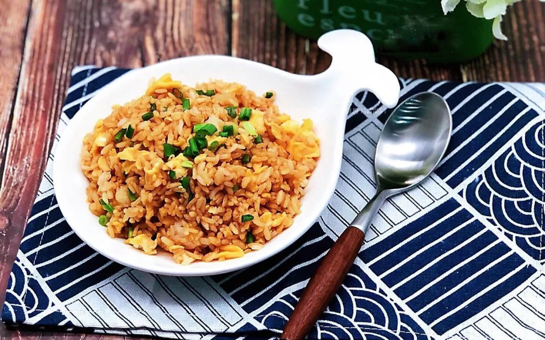 Làm cơm chiên trứng theo cách này khiến cả nhà ăn xong ai cũng khen nức nở