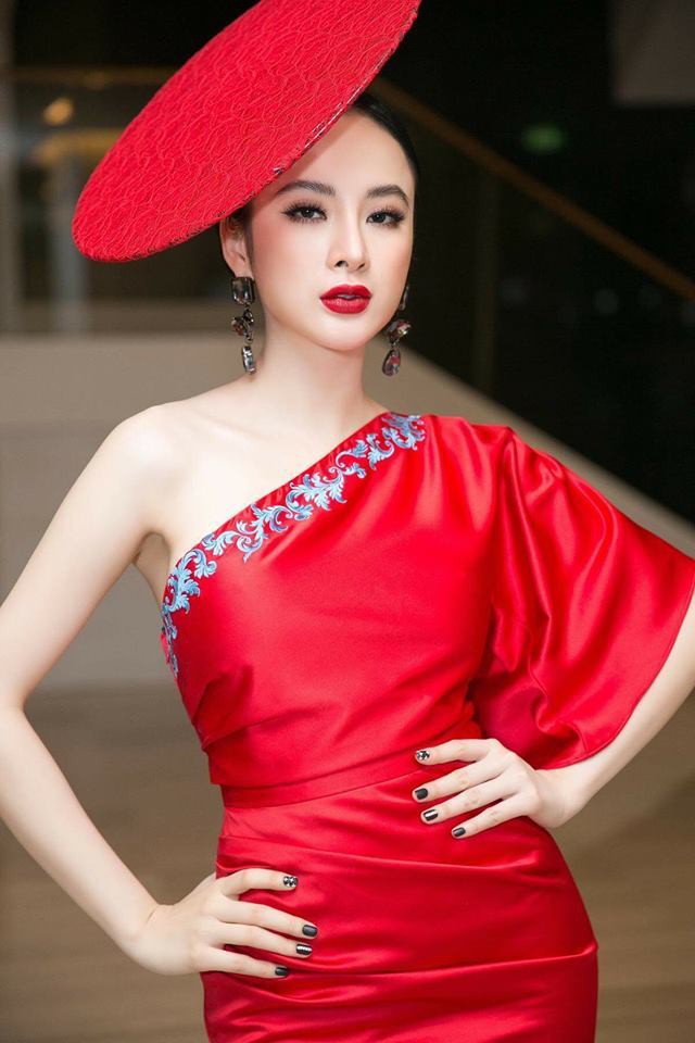 Mặc váy đầm lộng lẫy thôi chưa đủ, phải như Angela Phương Trinh chọn son môi “xuyệt tông” cùng trang phục nữa mới hoàn hảo - Ảnh 6.