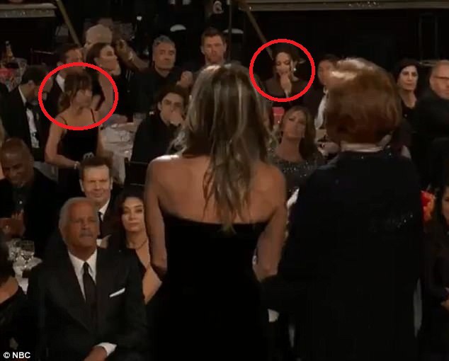Mặc kệ tình địch cũ Jennifer Aniston xuất hiện, Angelina Jolie vẫn hồn nhiên ngồi ăn như không có chuyện gì xảy ra - Ảnh 3.