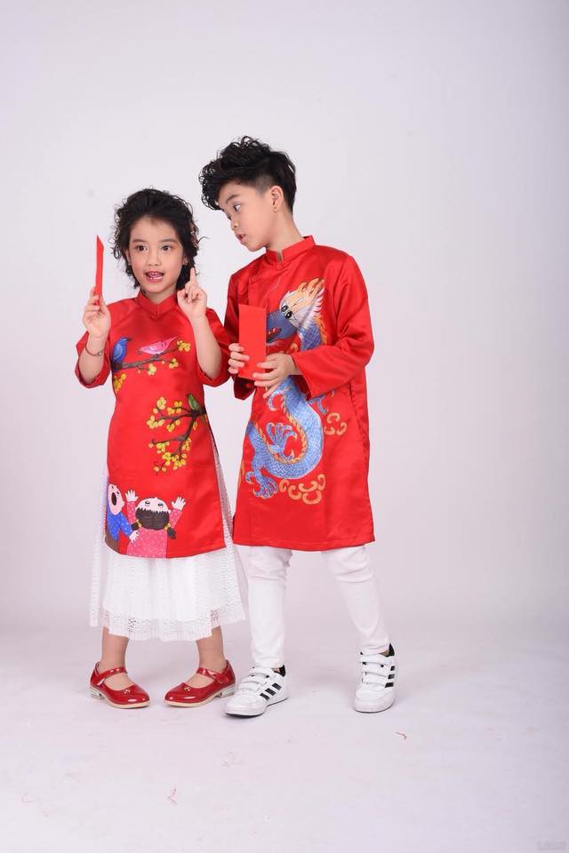 Không chỉ mỗi người lớn, nhiều hãng thiết kế Việt cũng giới thiệu tặng khá nhiều mẫu áo dài cách tân để các bé diện thật xinh xắn trong Tết này - Ảnh 23.