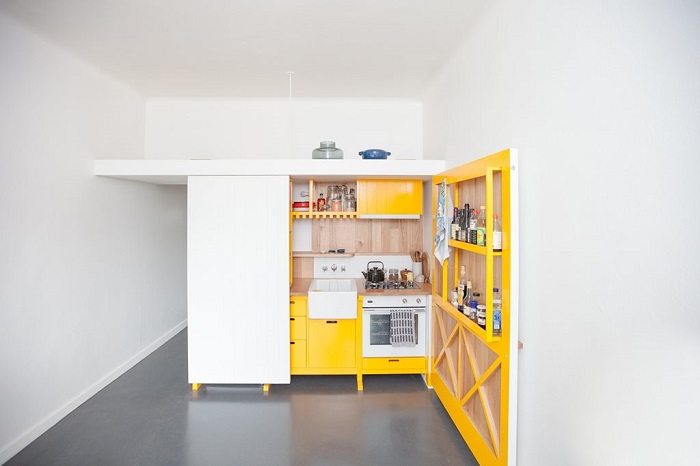 Với mức giá đắt đỏ của bất động sản, nhà ở ngày càng có diện tích nhỏ hơn. Vậy làm thế nào để thiết kế căn bếp nhỏ gọn đáp ứng nhu cầu của mọi nhà? Sự sáng tạo trong thiết kế và ưu tiên tính tiện dụng sẽ giúp bạn trả lời câu hỏi này. Hãy xem hình ảnh để tìm hiểu các giải pháp thiết kế căn bếp nhỏ gọn.