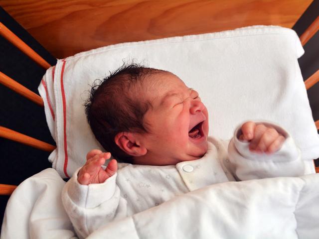 Có 7 hiện tượng “đáng sợ” ở trẻ sơ sinh nhưng thực chất hoàn toàn bình thường - Ảnh 1.