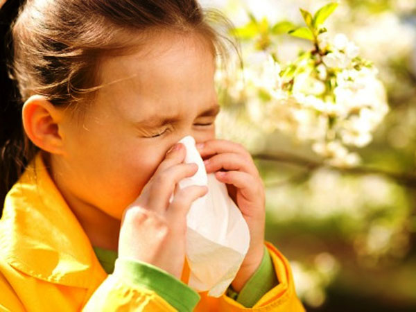 Bệnh phát ban đỏ nhiễm khuẩn cấp dễ gây nhầm lẫn ở trẻ nhỏ vào mùa đông - Ảnh 4.
