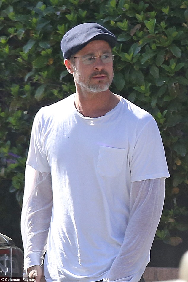 Brad Pitt già nua đến ngỡ ngàng khi xuất hiện sau sự cố va chạm xe liên hoàn - Ảnh 6.