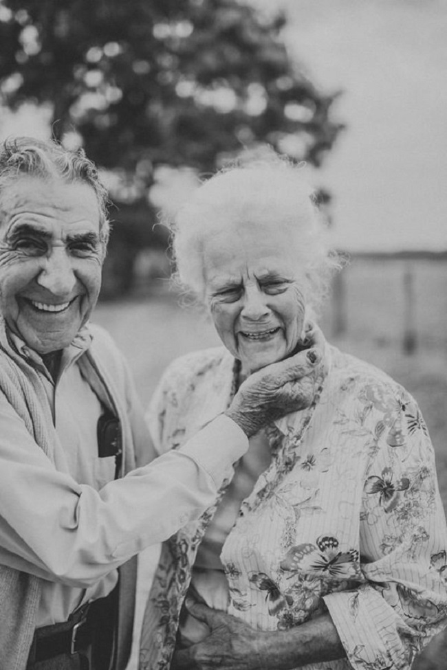 Gần 70 năm chưa từng rời bỏ nhau nửa bước, cặp vợ chồng này đã chứng minh cho cả thế giới thấy tình yêu lãng mạn không phân biệt tuổi tác - Ảnh 8.