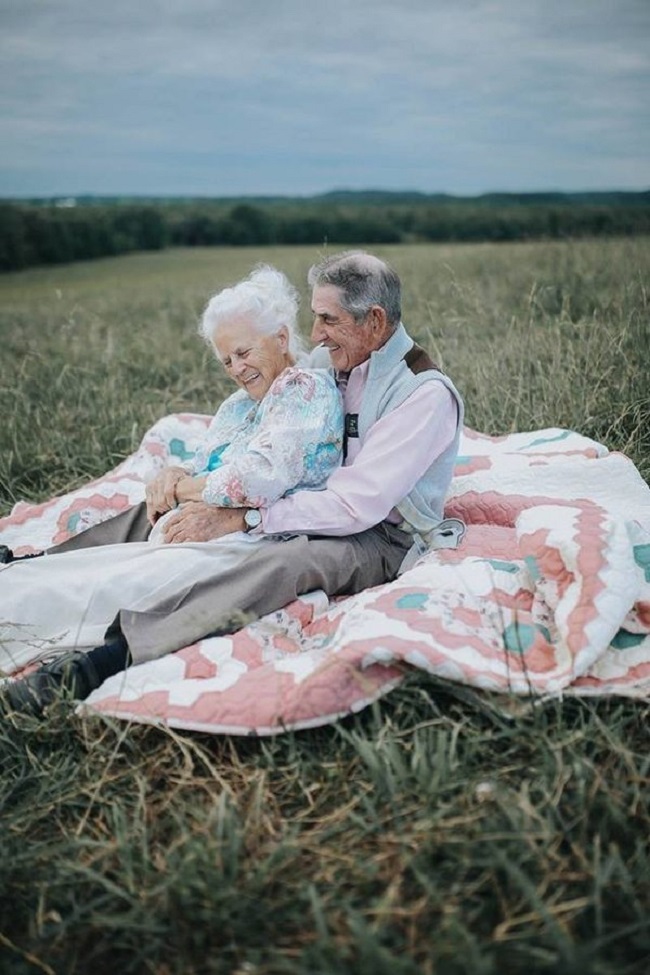 Gần 70 năm chưa từng rời bỏ nhau nửa bước, cặp vợ chồng này đã chứng minh cho cả thế giới thấy tình yêu lãng mạn không phân biệt tuổi tác - Ảnh 12.