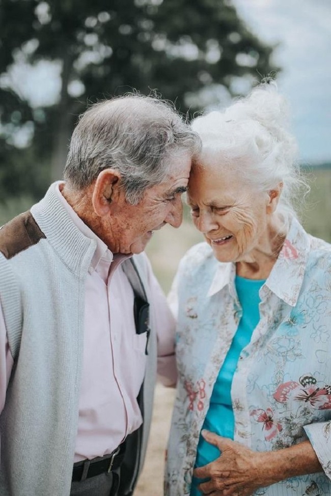 Gần 70 năm chưa từng rời bỏ nhau nửa bước, cặp vợ chồng này đã chứng minh cho cả thế giới thấy tình yêu lãng mạn không phân biệt tuổi tác - Ảnh 13.