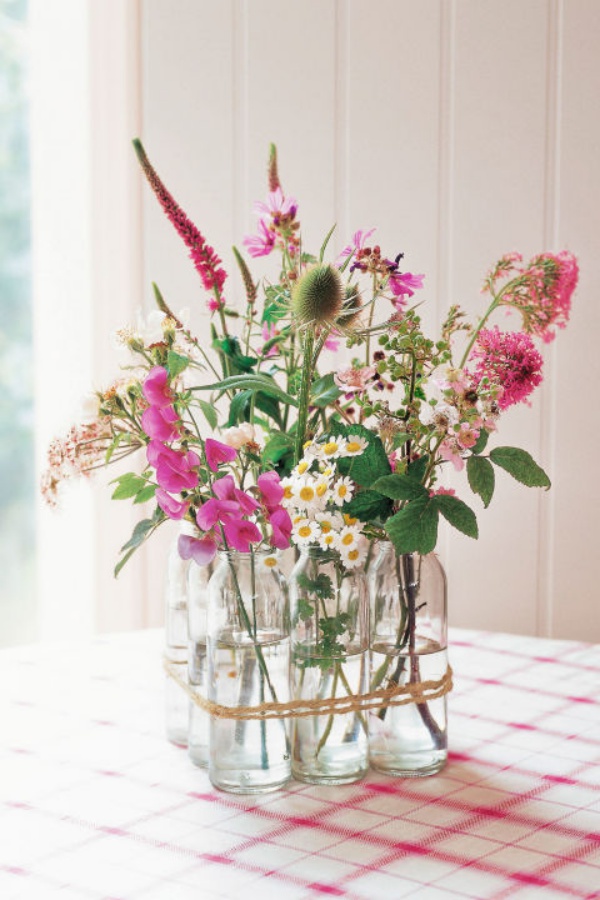 Những cách cắm hoa sáng tạo giúp nhà bạn lúc nào cũng đẹp như trong một vườn hoa - Ảnh 9.