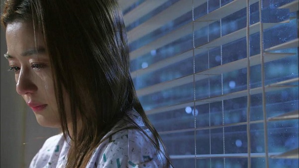 Câu nói đầu tiên của chồng khi vào bệnh viện thăm vợ bị tai nạn khiến tôi quyết định ly hôn - Ảnh 2.