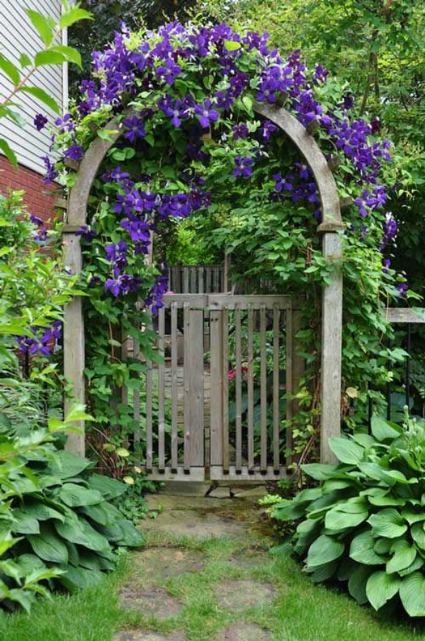 Những khu vườn trở nên lãng mạn và ngọt ngào nhờ cổng vòm rực rỡ sắc hoa - Ảnh 2.