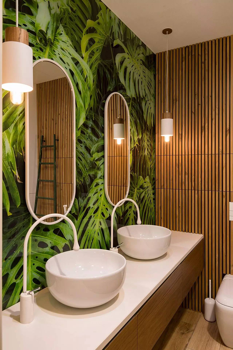 Gương phòng tắm: Gương phòng tắm không chỉ là một vật dụng bình thường mà còn là một món đồ trang trí tuyệt vời cho phòng tắm của bạn. Các gương được trang trí bằng đèn LED sáng lấp lánh, chất liệu thủy tinh cường lực, kết hợp với khung gỗ, phù hợp với các phong cách thiết kế từ cổ điển đến hiện đại, mang đến cho bạn một không gian tươi mới và thư giãn.