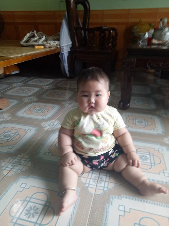 Truy l&ugrave;ng em b&eacute; c&oacute; th&acirc;n h&igrave;nh n&uacute;c na n&uacute;c n&iacute;ch khiến ai cũng nghĩ đến biệt danh Sumo - Ảnh 8.