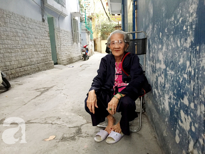 Xe bánh mì Tư Trầu ngon nức tiếng Sài Gòn: 60 năm vẫn bao ghiền bởi vị xíu mại độc quyền - Ảnh 1.