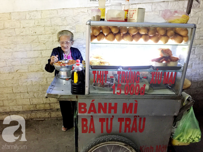 Xe bánh mì Tư Trầu ngon nức tiếng Sài Gòn: 60 năm vẫn bao ghiền bởi vị xíu mại độc quyền - Ảnh 5.
