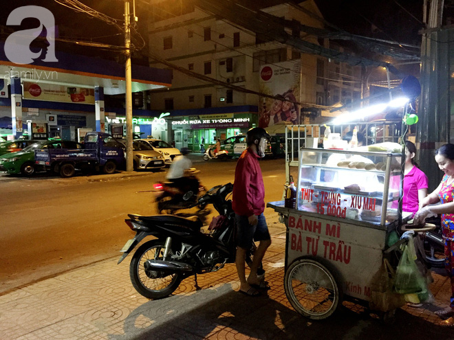 Xe bánh mì Tư Trầu ngon nức tiếng Sài Gòn: 60 năm vẫn bao ghiền bởi vị xíu mại độc quyền - Ảnh 16.