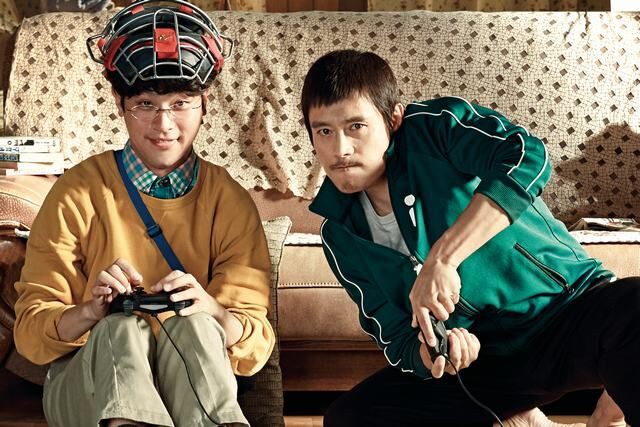 Lee Byung Hun sụp đổ hình tượng, chưa bao giờ khác đến thế trên màn ảnh! - Ảnh 5. Lee Byung Hun sụp đổ hình tượng, chưa bao giờ khác đến thế trên màn ảnh! - Ảnh 5.