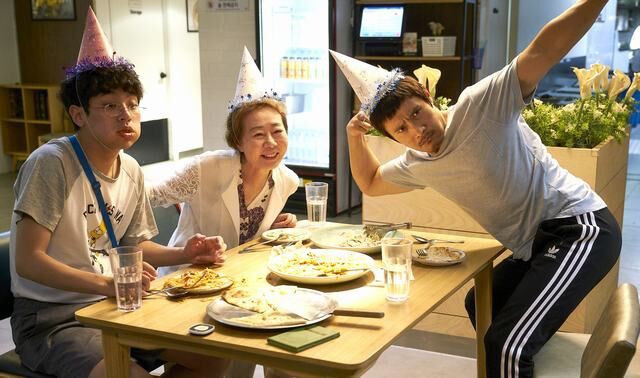 Lee Byung Hun sụp đổ hình tượng, chưa bao giờ khác đến thế trên màn ảnh! - Ảnh 7. Lee Byung Hun sụp đổ hình tượng, chưa bao giờ khác đến thế trên màn ảnh! - Ảnh 7.