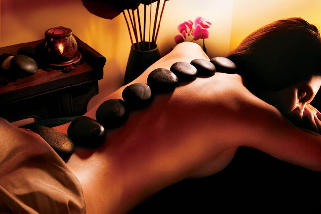 Massage bằng đá nóng đem lại vô vàn lợi ích, hãy tận dụng ngay vào những ngày lạnh lẽo này - Ảnh 3.