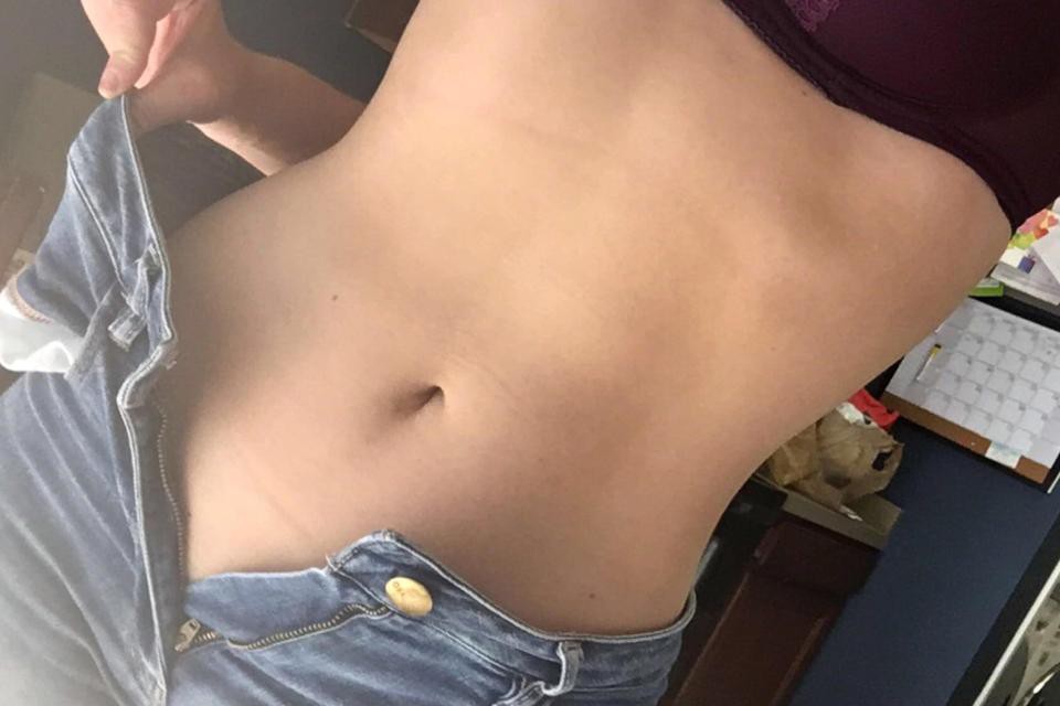 Mang thai 6 th&aacute;ng b&agrave; mẹ trẻ vẫn sở hữu bụng bầu phẳng l&igrave; đến kinh ngạc - Ảnh 3.