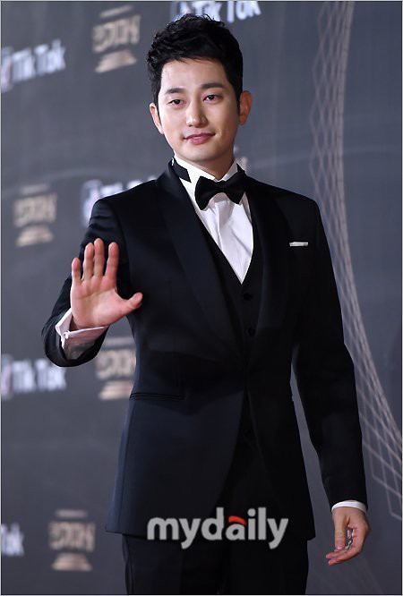 4 năm sau scandal cưỡng dâm, Park Shi Hoo nhận giải Nam diễn viên xuất sắc tại KBS Drama Awards 2017 - Ảnh 3.