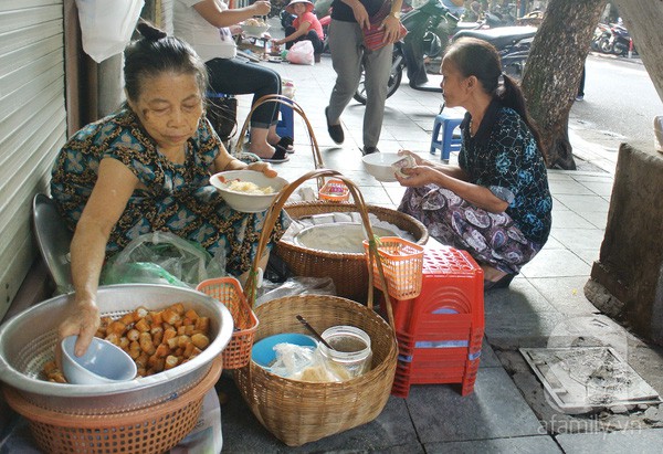 Check list 6 địa chỉ cháo sườn ngon, bán đủ mọi khung giờ ở Hà Nội - Ảnh 1.