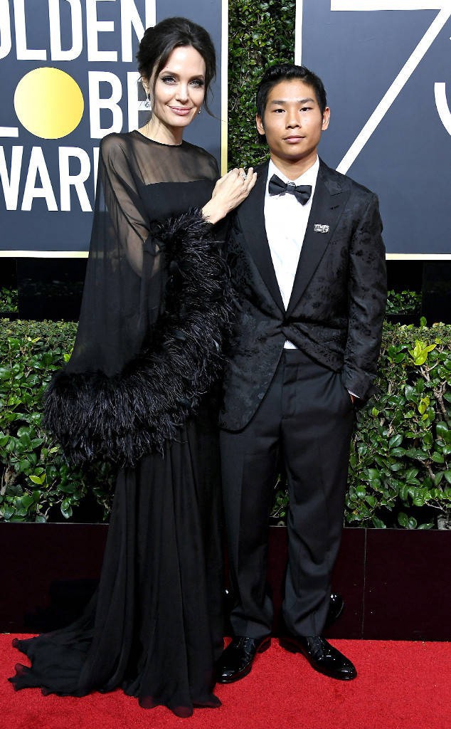 Angelina Jolie xinh đẹp sánh vai bên con trai gốc Việt Pax Thiên tại thảm đỏ Quả Cầu Vàng 2018 - Ảnh 2.
