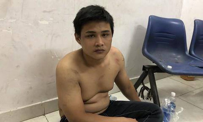 Thanh niên cắn tay trinh sát hình sự vì bị truy đuổi sau khi cuớp túi xách của cô gái ở Sài Gòn - Ảnh 1.