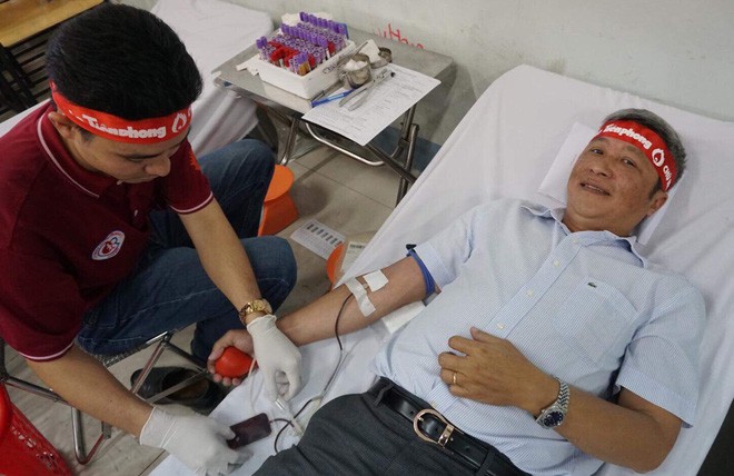 Bị huyết áp thấp, Á hậu Việt Nam 2016 vẫn tham gia hiến máu cứu người trong chương trình Chủ Nhật Đỏ 2018 - Ảnh 3.