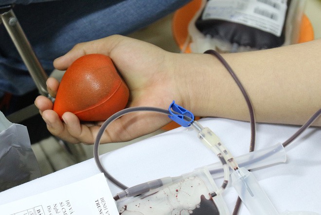 Bị huyết áp thấp, Á hậu Việt Nam 2016 vẫn tham gia hiến máu cứu người trong chương trình Chủ Nhật Đỏ 2018 - Ảnh 5.
