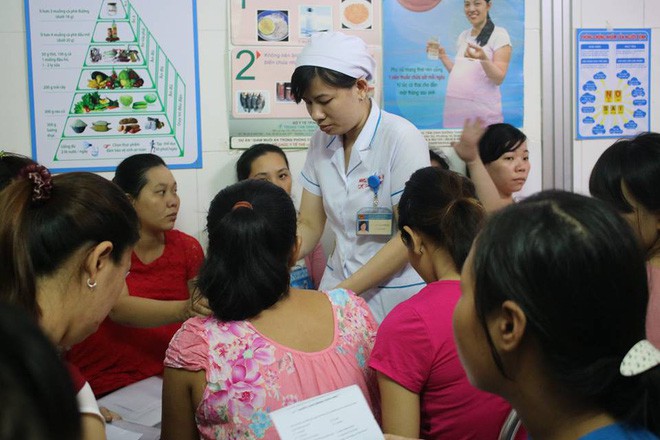 Con ruột sốt nặng, mẹ đứt ruột vào viện chăm con người ta vì nhiệm vụ - Ảnh 2. Con ruột sốt nặng, mẹ đứt ruột vào viện chăm con người ta vì nhiệm vụ - Ảnh 2.