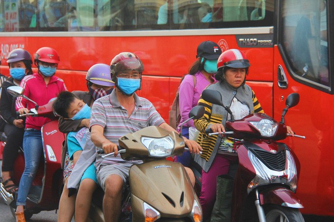 Cửa ngõ thành phố đông nghẹt khi người dân trở về sau kỳ nghỉ lễ Tết Dương lịch - Ảnh 26.