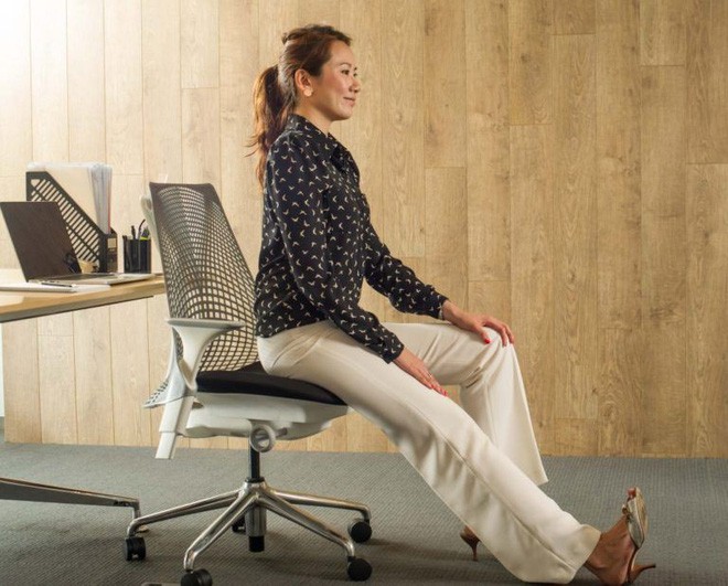 Dân văn phòng ngồi nhiều luôn đối mặt với tình trạng đau lưng khó chịu và đây là cách giải quyết hiệu quả - Ảnh 12.