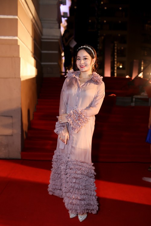 Minh Tú đọ dáng quyến rũ với Top 3 Hoa hậu Hoàn Vũ Việt Nam trên thảm đỏ - Ảnh 13.