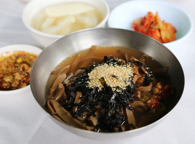 Hàn Quốc có một món thạch rất thú vị được làm từ... thức ăn của sóc - Ảnh 13.