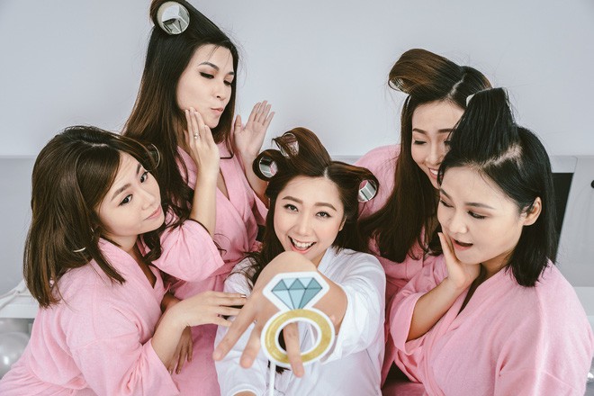 Sau đám cưới của Huỳnh Mi em gái Trấn Thành, lộ diện 4 nàng phù dâu dễ thương trong hội bạn thân 10 năm của cô dâu - Ảnh 4.