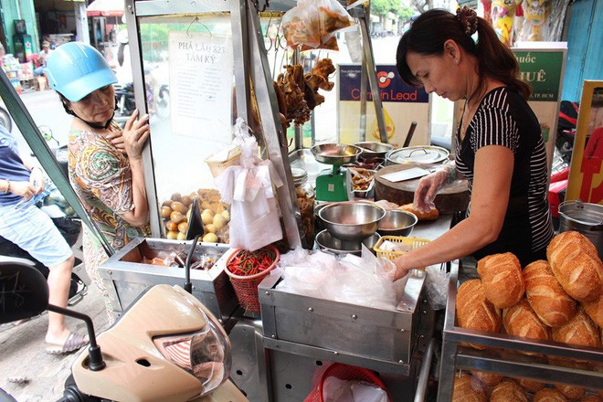 Các loại bánh mì ngon - độc - lạ ở Sài Gòn chỉ mới nghe thôi là muốn thưởng thức ngay - Ảnh 22.